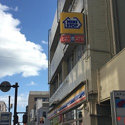ミニストップ横です。
